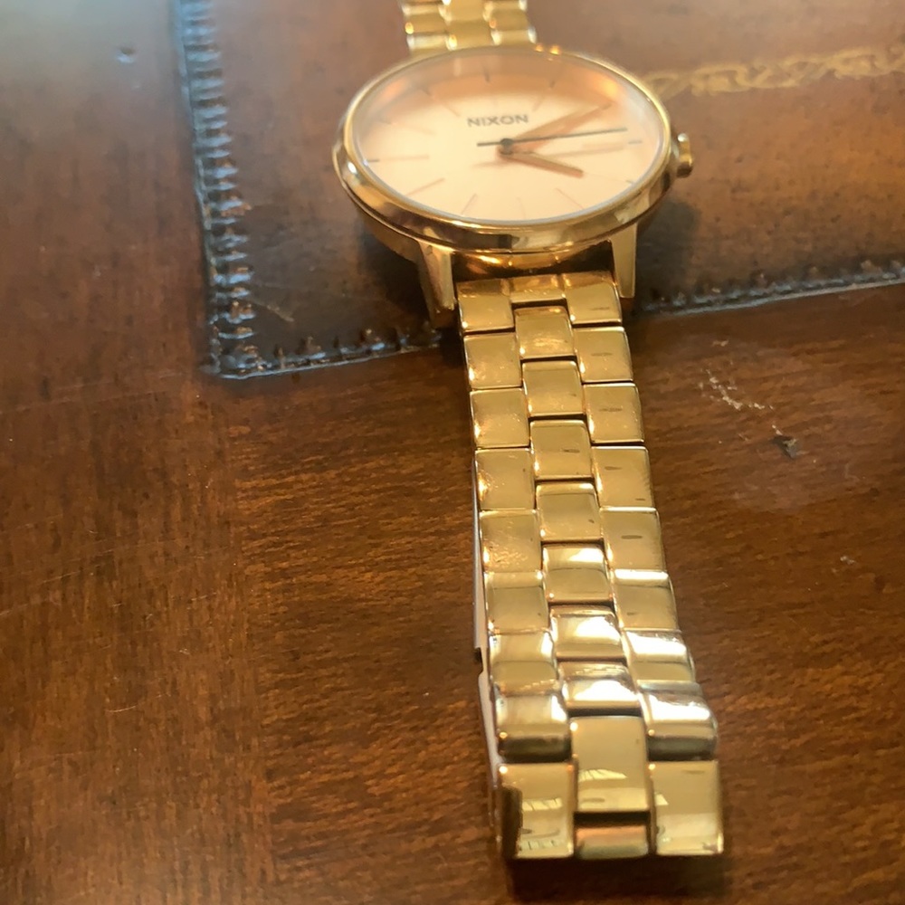 Nixon watch . Rose gold . Brand new100%authentic - Picture 5 of 6